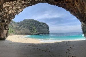 Kelingking Beach Cueva Nusa Penida
